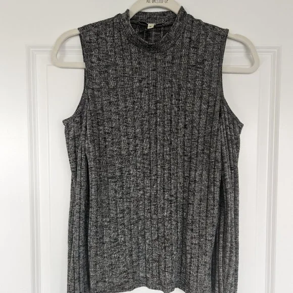 Express cold shoulder top - Picture 1 of 4